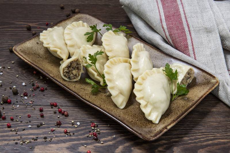 Pierogi z kaszą gryczaną lub kapustą i grzybami, mięsa bez konserwantów
